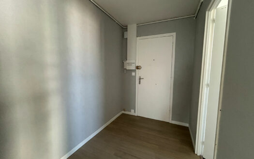 À vendre Appartement Maromme La Maine F2 avec cave.