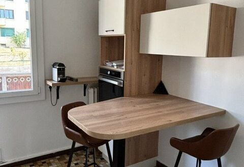 Nouveauté à la location - Appartement de type F4 de 67.73m² avec balcon, box, ca