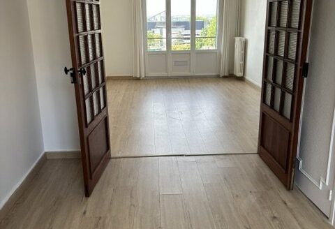 Nouveauté à la location - Appartement de type F4 de 67.73m² avec balcon, box, ca