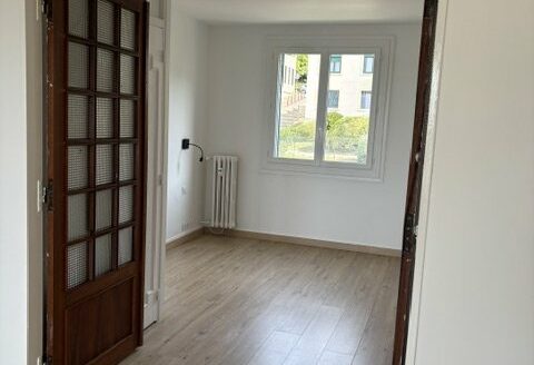 Nouveauté à la location - Appartement de type F4 de 67.73m² avec balcon, box, ca