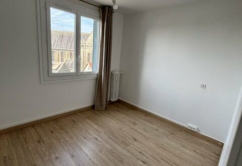 Nouveauté à la location - Appartement de type F4 de 67.73m² avec balcon, box, ca