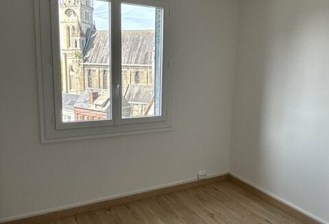 Nouveauté à la location - Appartement de type F4 de 67.73m² avec balcon, box, ca