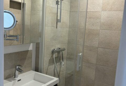 Nouveauté à la location - Appartement de type F4 de 67.73m² avec balcon, box, ca