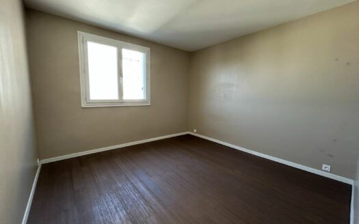 À vendre Appartement Maromme La Maine F2 avec cave.