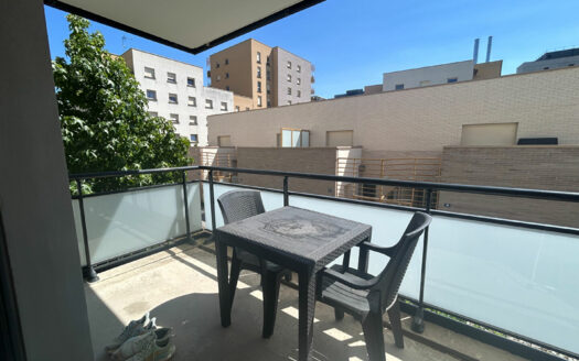 A vendre secteur Docks appartement F3 avec balcon et parking.
