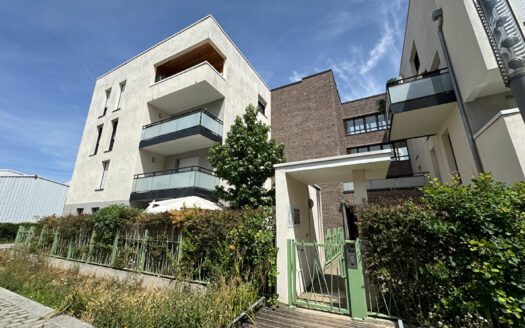 A vendre secteur Docks appartement F3 avec balcon et parking.
