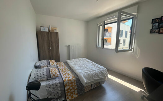 A vendre secteur Docks appartement F3 avec balcon et parking.