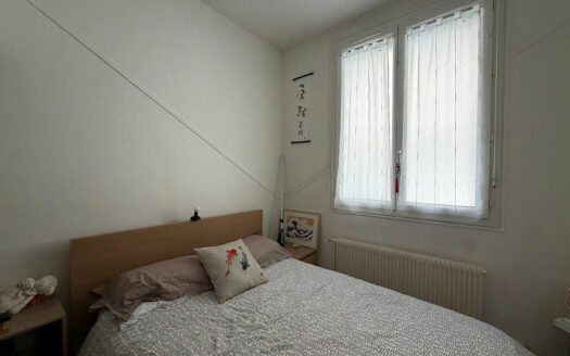 IMMEUBLE DE RAPPORT - 3 APPARTEMENTS LOUÉS - GARAGE, PARKINGS ET FORT POTENTIEL D'OPTIMISATION
