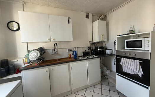 IMMEUBLE DE RAPPORT - 3 APPARTEMENTS LOUÉS - GARAGE, PARKINGS ET FORT POTENTIEL D'OPTIMISATION