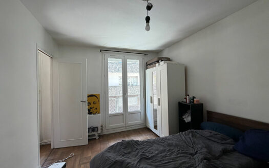 IMMEUBLE DE RAPPORT - 3 APPARTEMENTS LOUÉS - GARAGE, PARKINGS ET FORT POTENTIEL D'OPTIMISATION