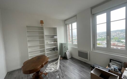Charmant meublé dans maison bourgeoise, vue , facilité de stationnement