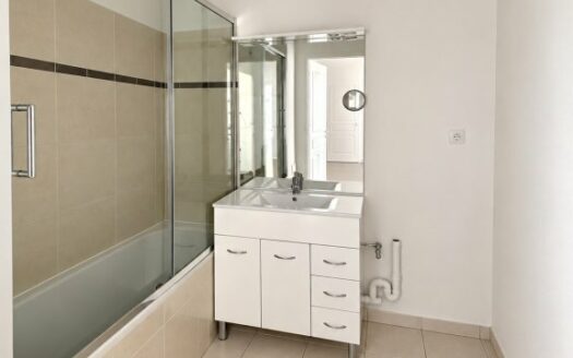 A LOUER - Appartement F3 de 72.40m² avec terrasse, jardin, cave et parkings - MO