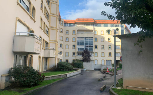 F2 avec parking et cave, à deux pas du Jardin des Plantes