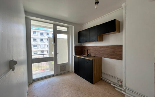 A vendre appartement F4 MONT SAINT AIGNAN avec balcon et cave