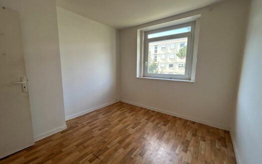 A vendre appartement F4 MONT SAINT AIGNAN avec balcon et cave