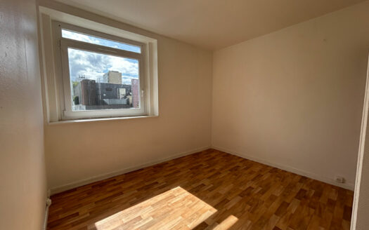 A vendre appartement F4 MONT SAINT AIGNAN avec balcon et cave
