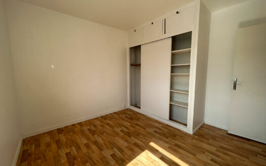 A vendre appartement F4 MONT SAINT AIGNAN avec balcon et cave