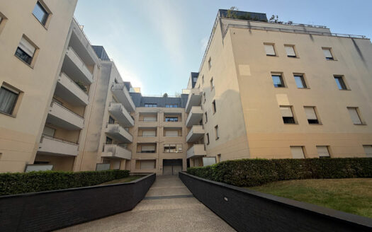 F4 lumineux avec balcon, parking et ascenseur - Rouen Gare