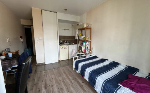 Spécial investisseurs ! Maromme studio loué avec balcon, parking et local vélo.