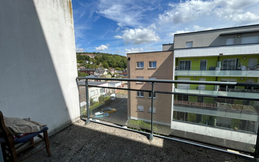 Spécial investisseurs ! Maromme studio loué avec balcon, parking et local vélo.