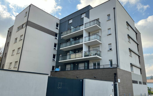 Spécial investisseurs ! Maromme studio loué avec balcon, parking et local vélo.