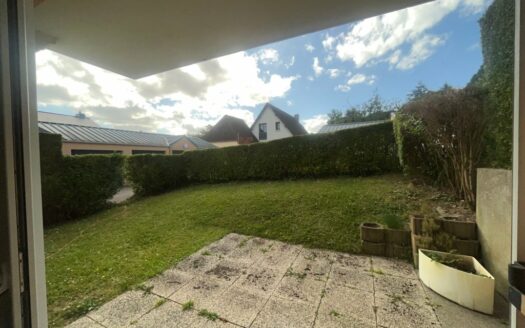 A LOUER - Appartement F3 de 68.36m² meublé - Terrasse, jardin, garage et place d
