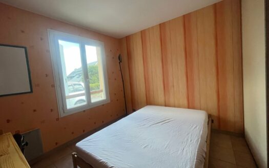 A LOUER - Appartement F3 de 68.36m² meublé - Terrasse, jardin, garage et place d