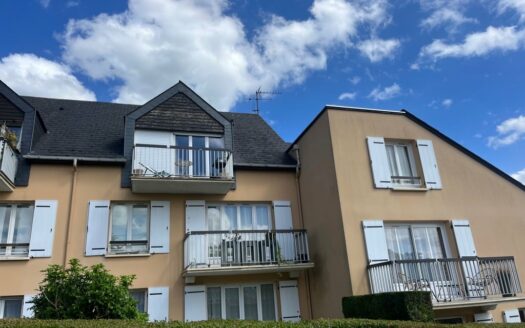 A LOUER - Appartement F3 de 68.36m² meublé - Terrasse, jardin, garage et place d