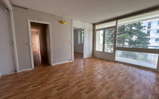 A vendre appartement F4 MONT SAINT AIGNAN avec balcon et cave