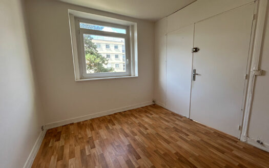 A vendre appartement F4 MONT SAINT AIGNAN avec balcon et cave
