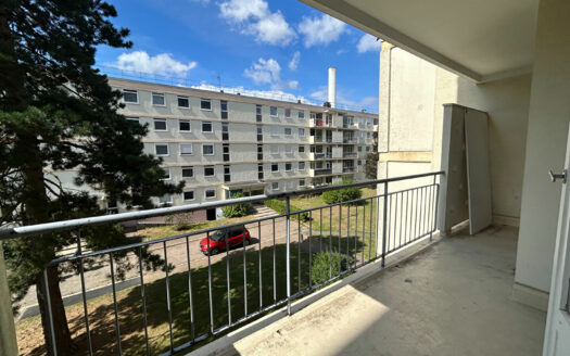 A vendre appartement F4 MONT SAINT AIGNAN avec balcon et cave